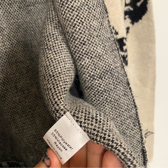 Simply Couture M Beige and Black High Low Cardigan with Floral Lace Accents - Picture 5 of 10